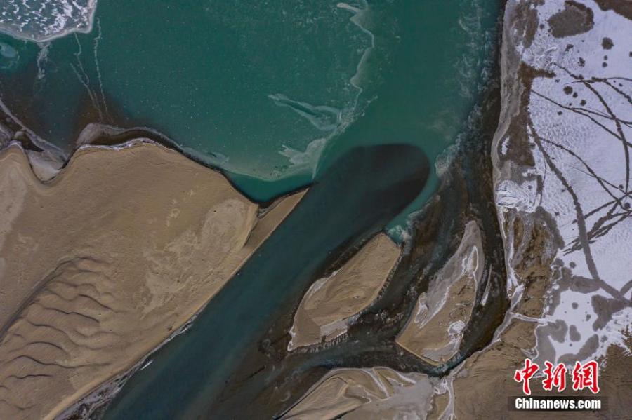 Breathtaking winter view of Tibet's Ranwu Lake