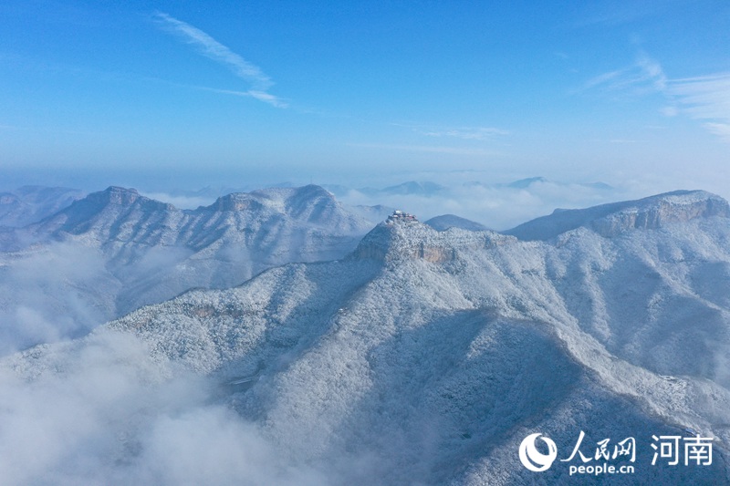 White snow turns Yuntai Mountain into fairyland