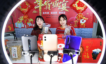 Spring Festival shopping goes online for better COVID-19 control