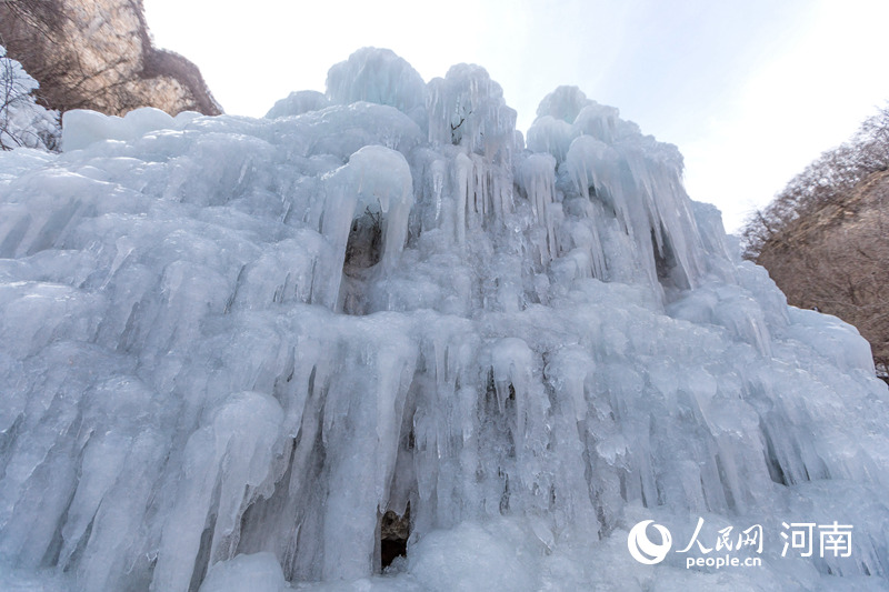 Spectacular ice falls in Yuntai Mountain