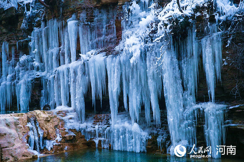 Spectacular ice falls in Yuntai Mountain