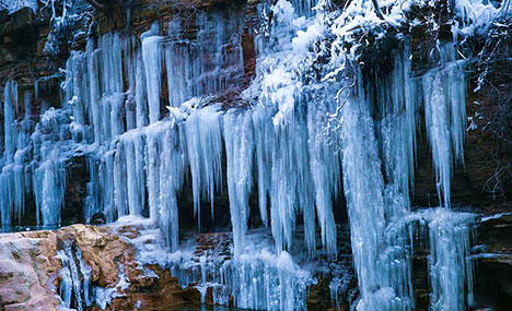 Spectacular ice falls in Yuntai Mountain