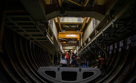 Tianshan Shengli tunnel under construction in Xinjiang