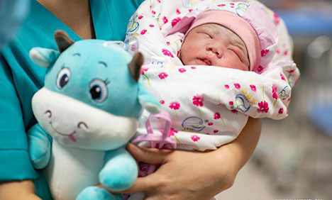 Medical workers stick to posts during Spring Festival