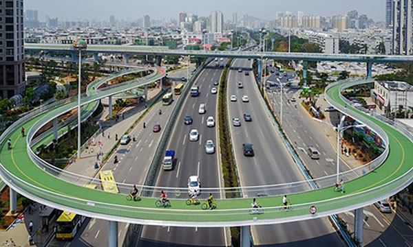 Bikeway in air benefits commuters in east China’s Xiamen