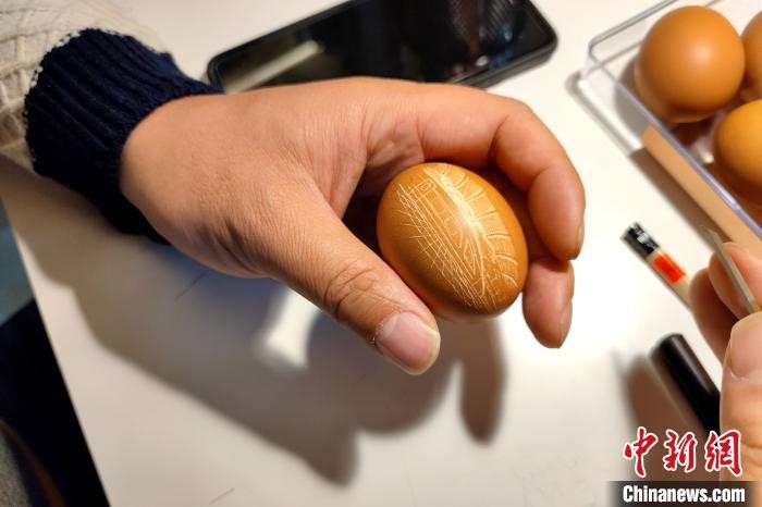 Train driver impresses many by carving trains on eggs