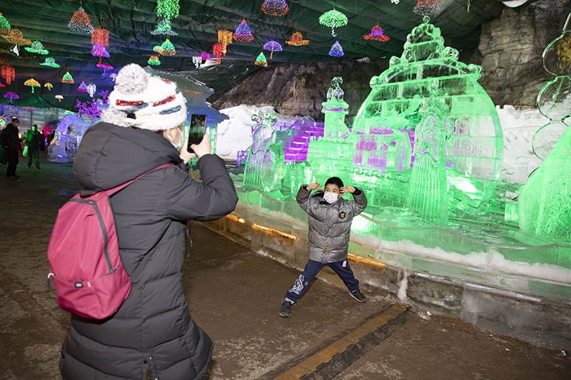 Winter Olympics theme shines at Ice Lantern Festival in Beijing