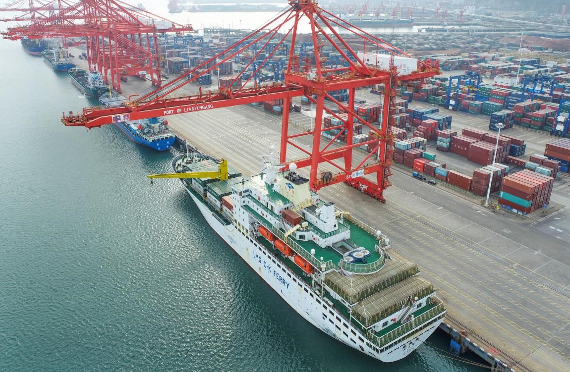 Photo taken on March 7, 2021 shows a container terminal of Lianyungang Port, east China's Jiangsu Province. (People's Daily Online/Wang Jianmin)