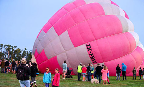 People take part in 5-day Balloons Over Waikato activity in Hamilton