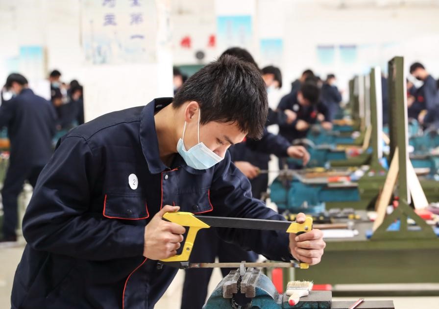 Number of skilled workers in China exceeds 200 million