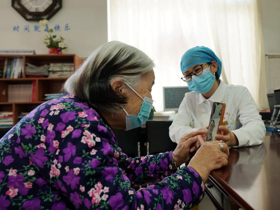 China gradually improves elderly care service system