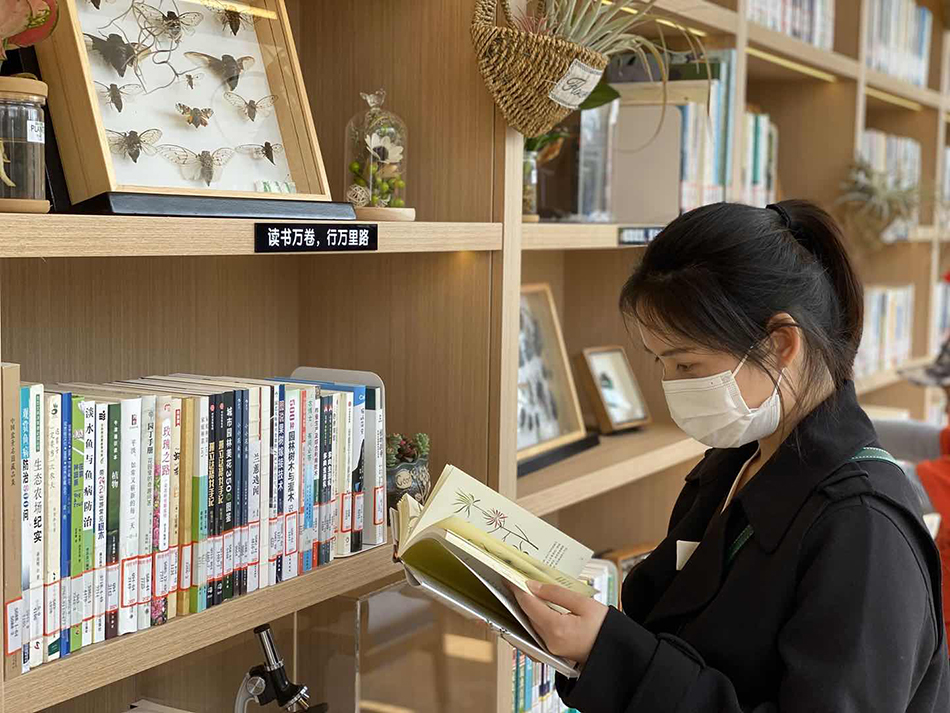 Shanghai opens first public library inside a park