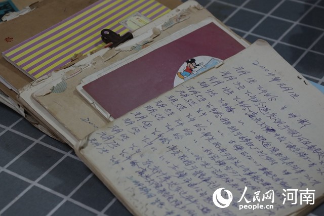 Octogenarian gives free haircuts to residents for more than six decades