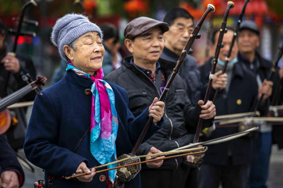 China to gradually raise retirement age