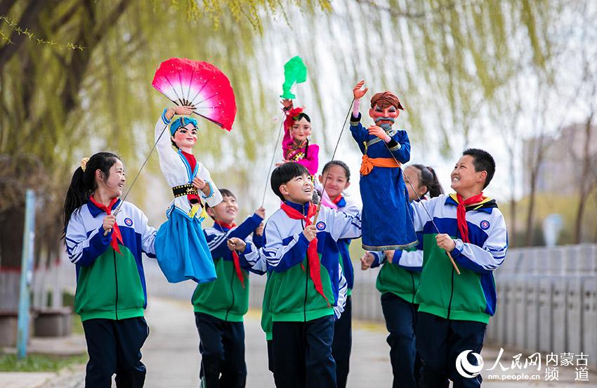 In pics: Pupils learn rod puppet skills in N China