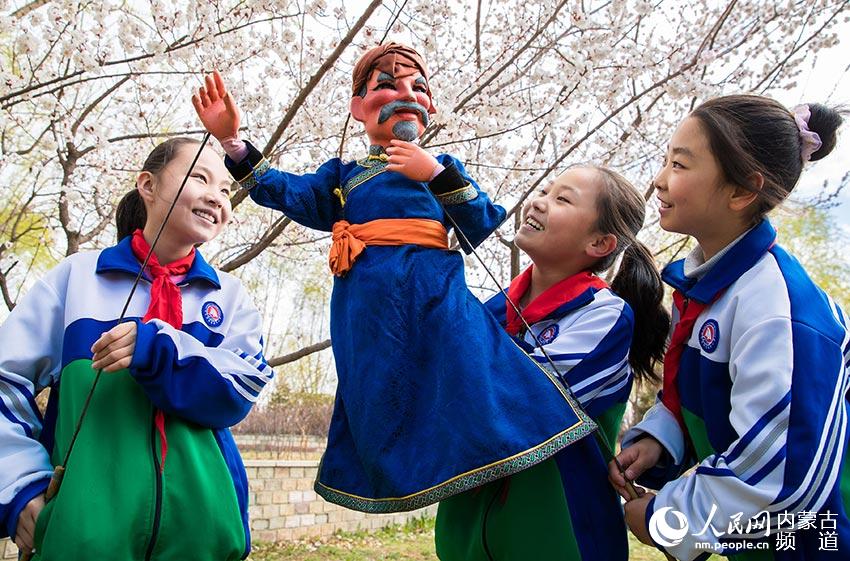 In pics: Pupils learn rod puppet skills in N China