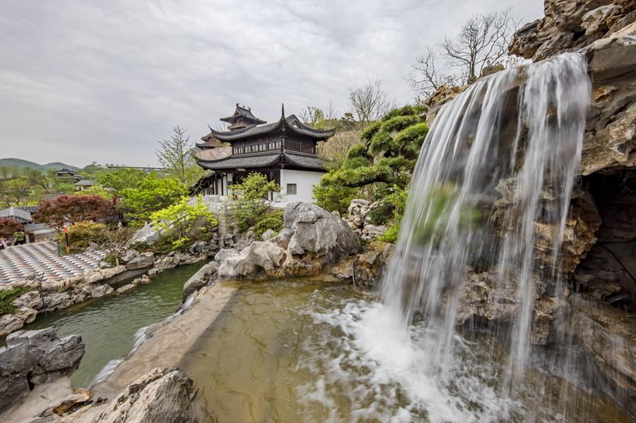 Jiangsu hosts horticultural expo in gardens transformed from quarry remains