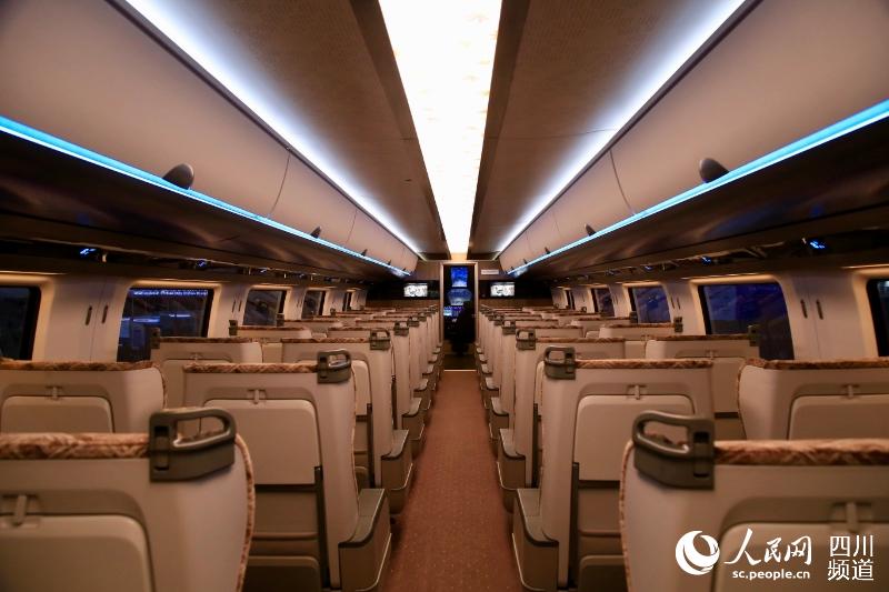 World's first 160 km/h monorail maglev train makes its debut in Chengdu