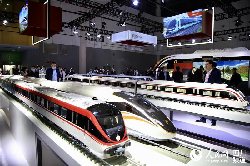 World's first 160 km/h monorail maglev train makes its debut in Chengdu