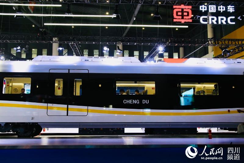 World's first 160 km/h monorail maglev train makes its debut in Chengdu