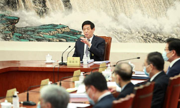 Senior Chinese lawmakers meet amid legislative session