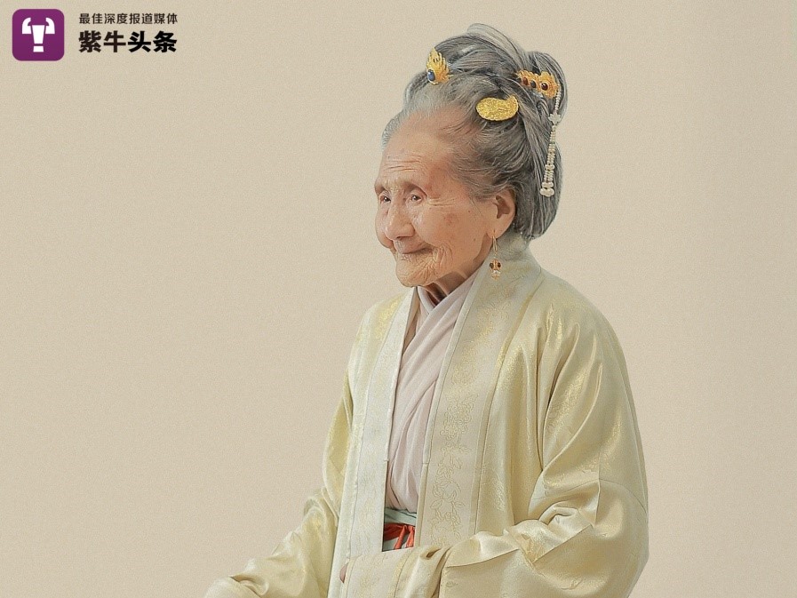 Man spends savings to customize traditional Han clothing for 94-year-old great-grandmother