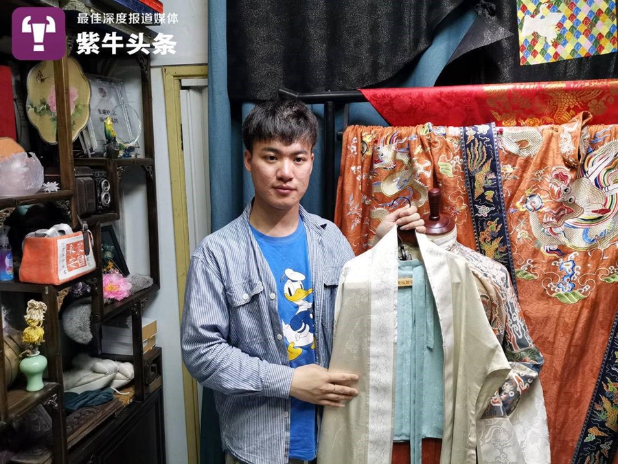 Man spends savings to customize traditional Han clothing for 94-year-old great-grandmother