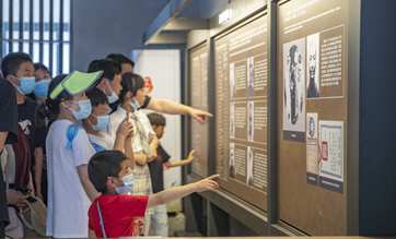 "Red tourism" a hit for May Day holiday travel