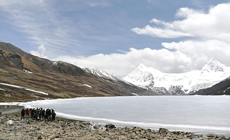 Scenery of Sapukonglagabo Mountain in Nagqu