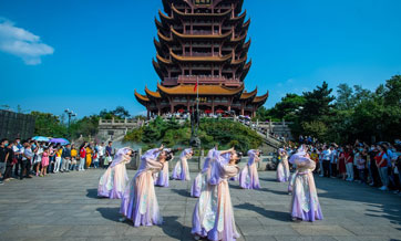 Holiday fuels China's performing arts industry