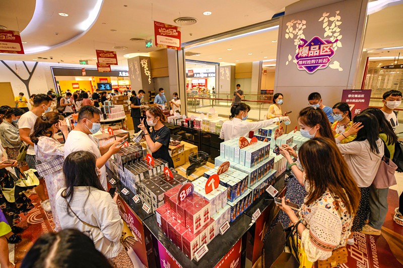 Flourishing consumer market during May Day holiday manifests exuberant vitality of Chinese economy