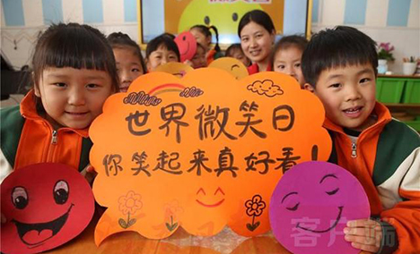 Children celebrate World Smile Day in NW China