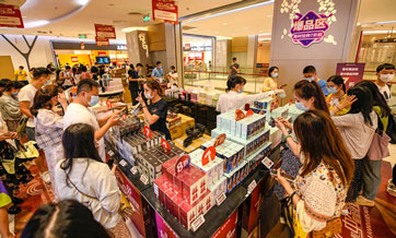 Flourishing consumer market during May Day holiday manifests exuberant vitality of Chinese economy