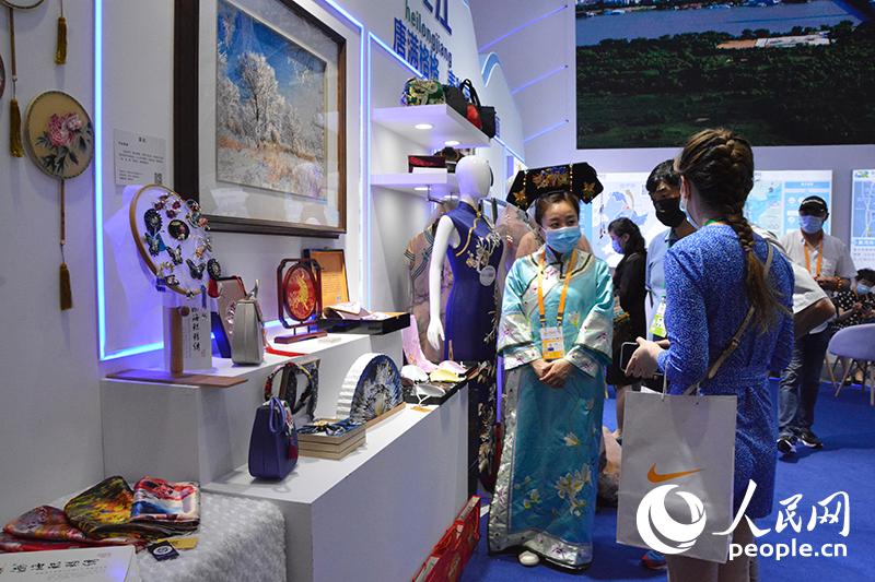 A glimpse of the first China International Consumer Products Expo