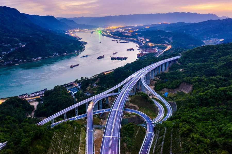 Expressway construction reveals China's rapid development