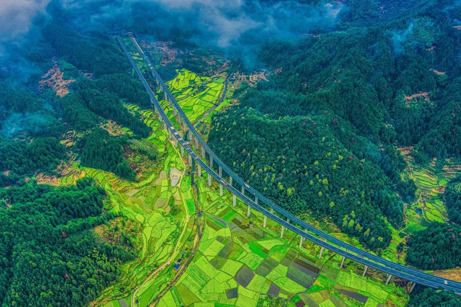 Expressway construction reveals China's rapid development