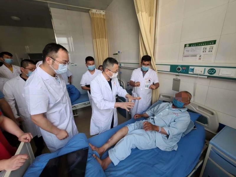 Program of alleviating poverty by improving health care benefits senior residents in Xinjiang