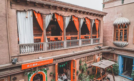 Young tourists mesmerized by Kashgar start up a B&B business there