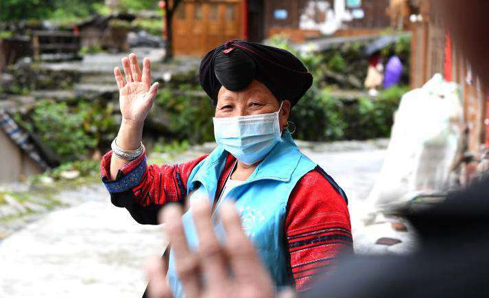 Pic story of village doctor in Guangxi