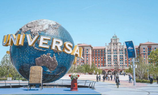 Chinese culture adds color to Universal Studios Beijing