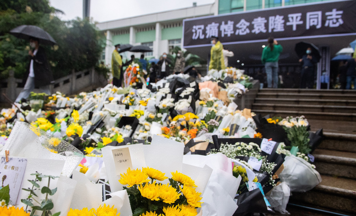 People pay homage to deceased scientist Yuan Longping