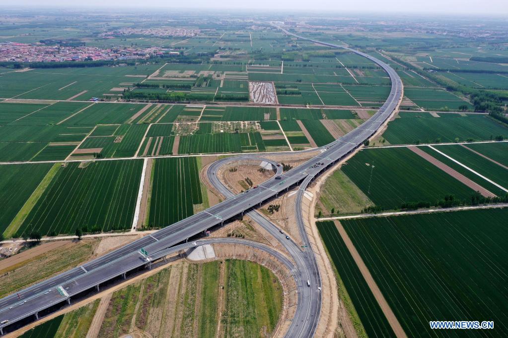 Three expressways in Xiong'an open to traffic