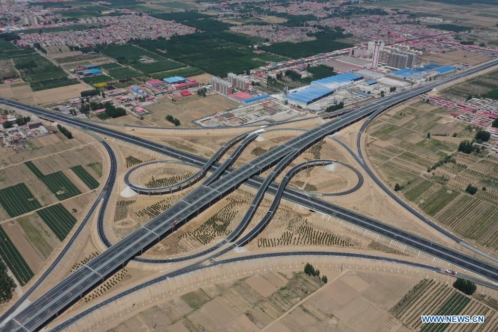 Three expressways in Xiong'an open to traffic