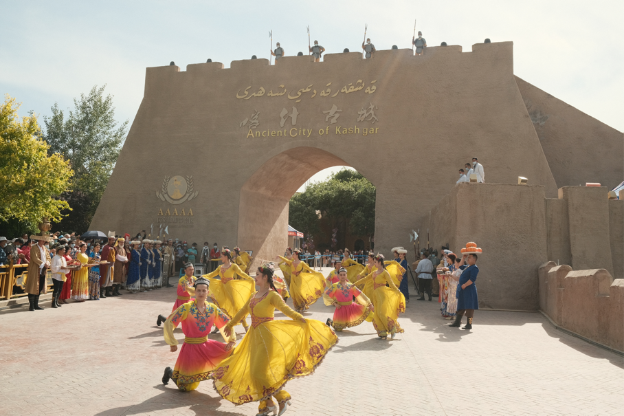 Dancers in traditional Uygur costume perform at the opening event in the ancient city of Kashgar, a famed tourist attraction in northwest China's Xinjiang Uygur Autonomous Region, May 19, 2021.  (People’s Daily Online/Zhang Ruohan)
