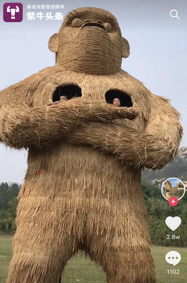 Chinese straw sculpture team earns up to 40 million yuan a year