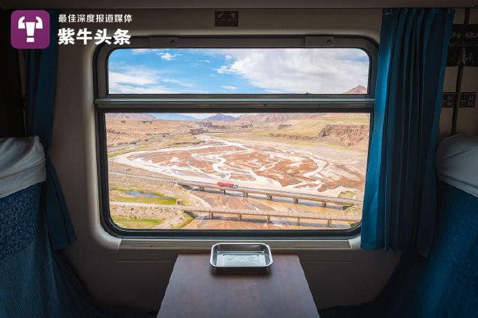 Photographer showcases China's distinct sceneries from train windows