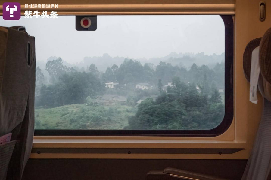 Photographer showcases China's distinct sceneries from train windows