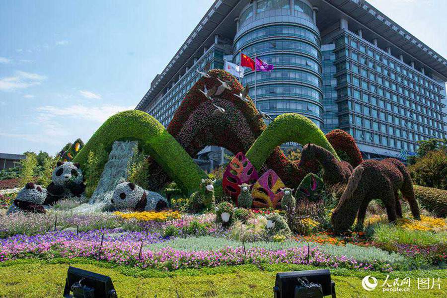 Flowerbeds adorn Beijing's Chang'an Avenue to celebrate centennial of CPC