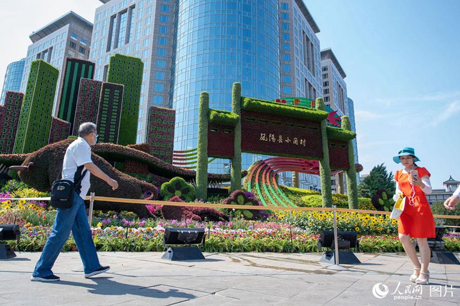 Flowerbeds adorn Beijing's Chang'an Avenue to celebrate centennial of CPC