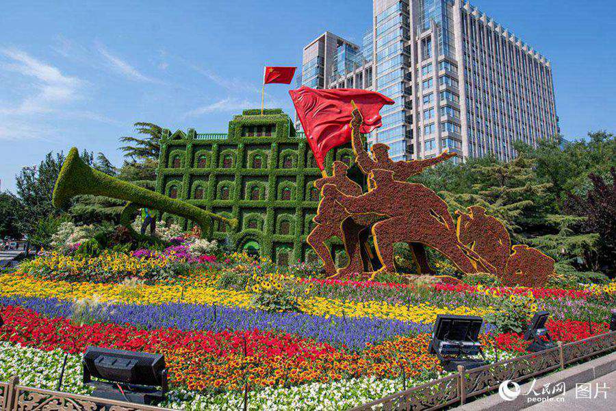 Flowerbeds adorn Beijing's Chang'an Avenue to celebrate centennial of CPC